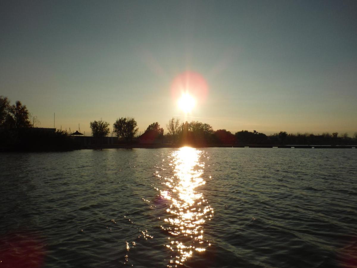 Pfahlbau Sunset I Toplage Elektroboot Inklusive Rust Zewnętrze zdjęcie