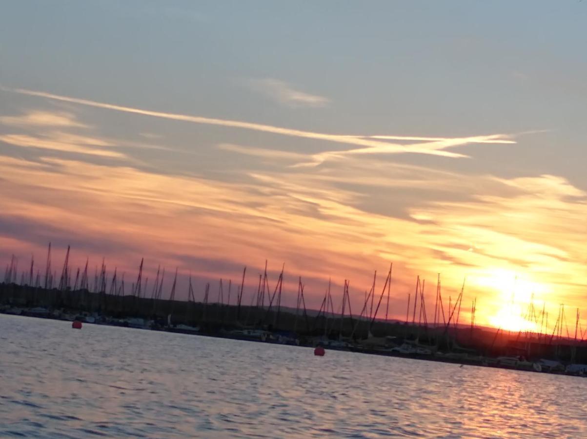 Pfahlbau Sunset I Toplage Elektroboot Inklusive Rust Zewnętrze zdjęcie