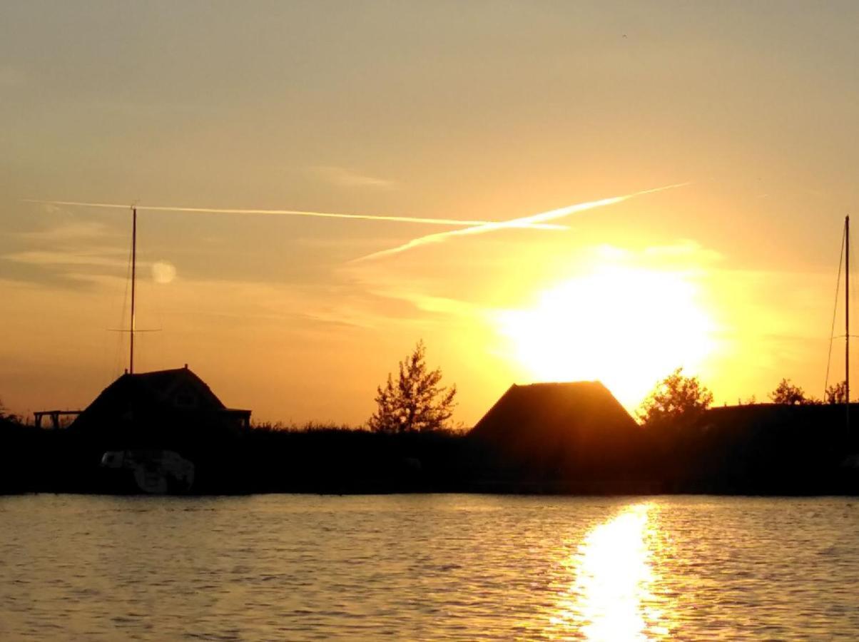 Pfahlbau Sunset I Toplage Elektroboot Inklusive Rust Zewnętrze zdjęcie